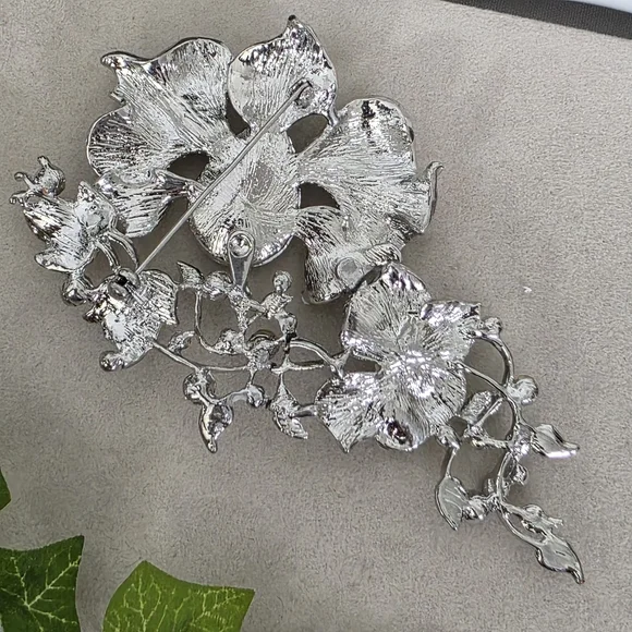 Large Statement Silver Floral Brooch Pin - Picture 6 of 7